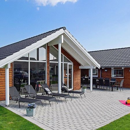 12 Person Holiday Home In Hasselberg Капелн Стая снимка