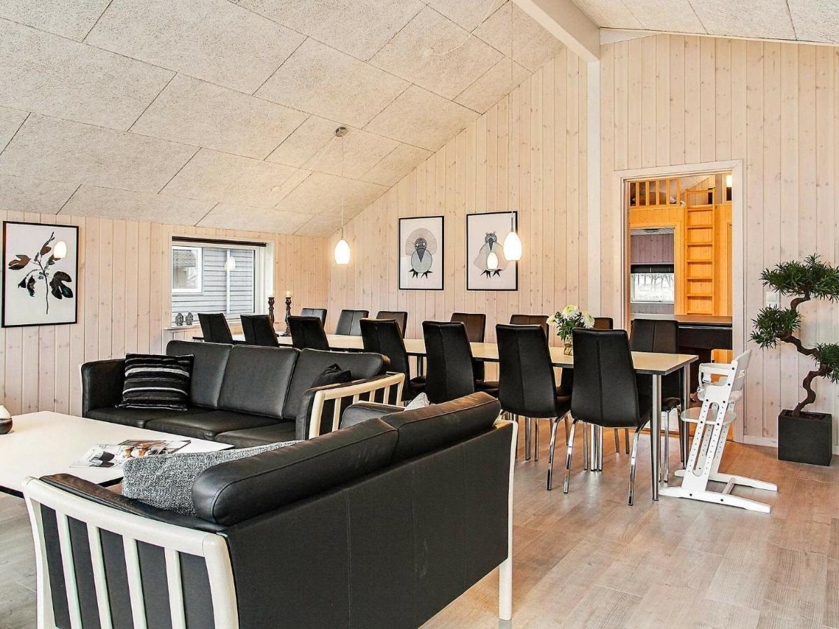 12 Person Holiday Home In Hasselberg Капелн Екстериор снимка