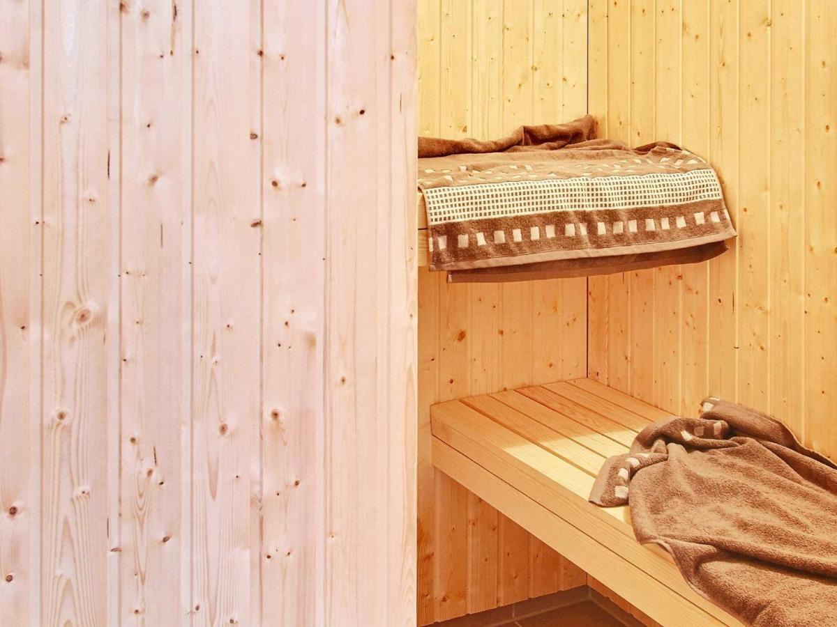 12 Person Holiday Home In Hasselberg Капелн Екстериор снимка