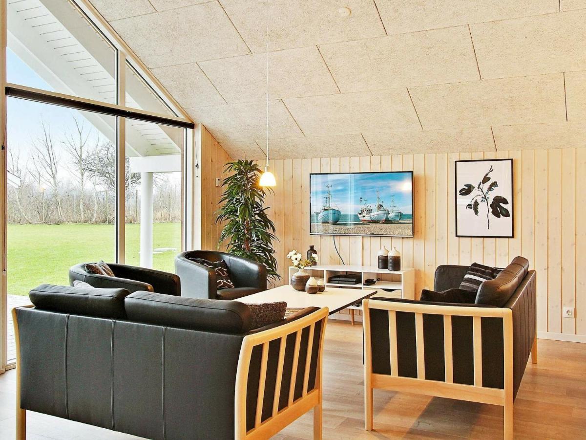 12 Person Holiday Home In Hasselberg Капелн Стая снимка
