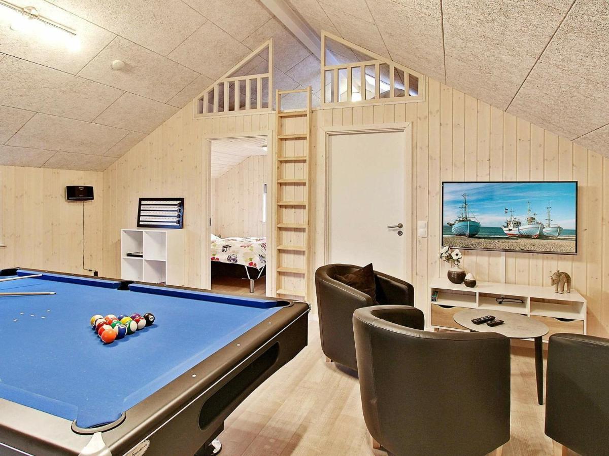 12 Person Holiday Home In Hasselberg Капелн Стая снимка