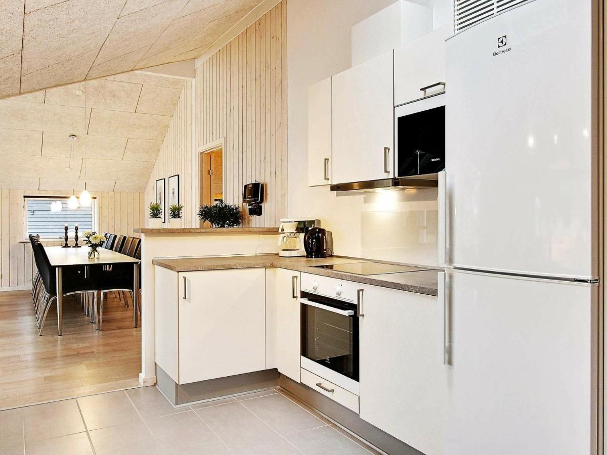 12 Person Holiday Home In Hasselberg Капелн Екстериор снимка
