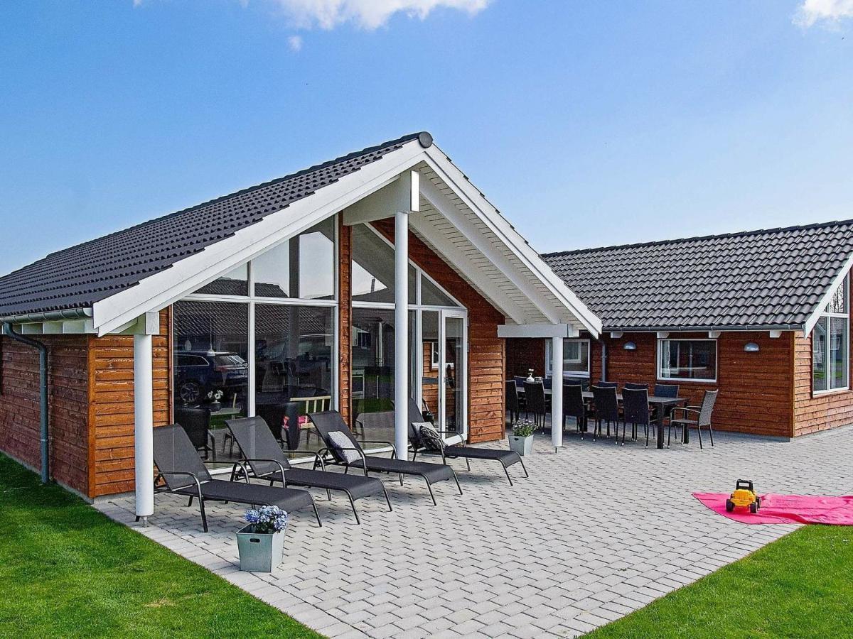12 Person Holiday Home In Hasselberg Капелн Стая снимка