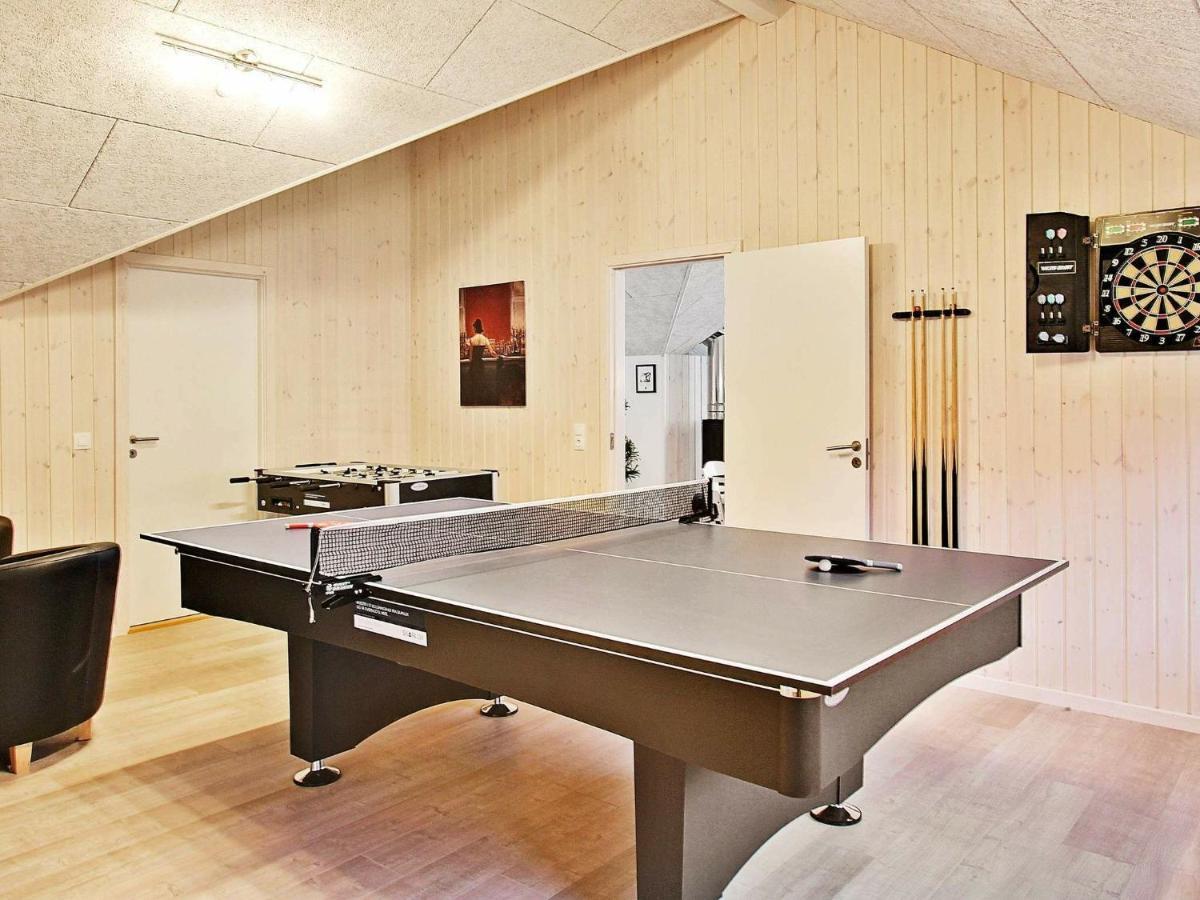 12 Person Holiday Home In Hasselberg Капелн Стая снимка